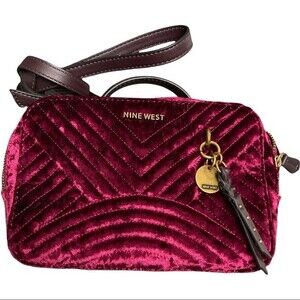 Nine West Chelsea Velour Crossbody/Small Handbag. Zipper, Pockets. Deep Rose col